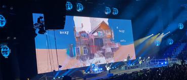 Группа «Кино» на своём концерте в Москве использовала фон в виде флага Украины (ВИДЕО)