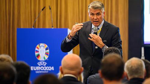 УЕФА провел семинар для 24-х тренеров-участников Евро-2024 
