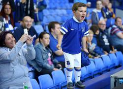 Английские фанаты убежденно хотят смотреть футбол стоя