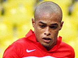 Веллитона снова удалили за фол против вратаря