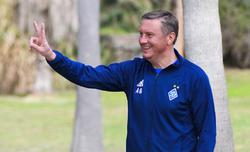 Александр Хацкевич: «В наступающем году хочется выиграть чемпионат и Кубок Украины. Это и загадаю в новогоднюю ночь»