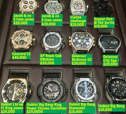 Безработный Эммануэль Адебайор похвастался своей коллекцией наручных часов