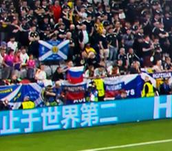 Дерьмо дня. На матче открытия Евро-2024 Германия — Шотландия были вывешены российские флаги (ФОТО)