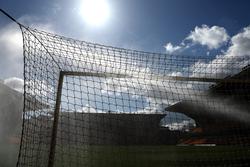 Клубы УПЛ должны будут самостоятельно обеспечивать укрытие на стадионах, которые будут принимать матчи чемпионата Украины