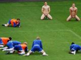 Вратари норвежского клуба вышли на тренировку голыми