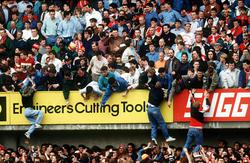 Трагедії на стадіоні «Гі́ллсборо» 30 років: як загинули 96 уболівальників клубу «Ліверпуль» 