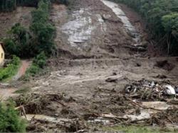 Семь человек погибли в Турции из-за оползня во время футбольного матча