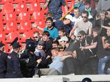 Российские полицейские избили безногого фаната