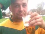 Английский футболист пил пиво во время матча (ВИДЕО) 