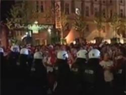 Полиция Вены задержала 150 немецких болельщиков