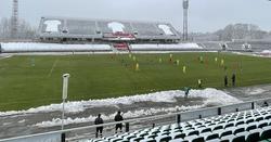 Первая лига: «Карпаты» играли против «Прикарпатья» вдвенадцатером (ФОТО)