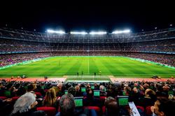 Туран смотрел матч «Барселона» — «Атлетико» в футболке мадридской команды