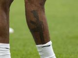 Стерлинга могут исключить из сборной Англии из-за провокационной татуировки (ФОТО)