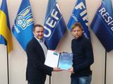 Анатолий Тимощук получил PRO-диплом УЕФА