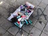 Болельщики «Атлетико» забросали табличку Куртуа мусором и игрушечными крысами (ФОТО)