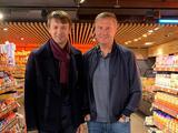 Александр Шовковский поздравил Александра Хацкевича с Днем рождения в… супермаркете (ФОТО)