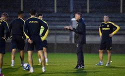 Збірна України провела чергове тренування на базі празької «Спарти». Попов, як і раніше, працює індивідуально