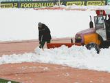 Поле стадиона «Ника», где «Динамо» в воскресенье сыграет с «Александрией», завалило снегом (ФОТО, ВИДЕО)