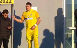 Александр Усик шнурует бутсы...