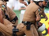 После матча чемпионата Бразилии полиция вынуждена была стрелять по фанатам