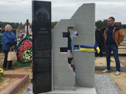 В Беларуси поставили памятник бойцу АТО  "Тарасу".
