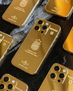 Лионель Месси заказал 35 золотых смартфонов iPhone футболистам сборной Аргентины (ФОТО)
