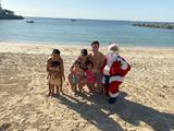 Роналду встретился на пляже с Санта-Клаусом. Но что-то на ФОТО смутило болельщиков