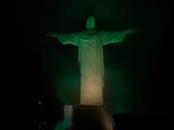 Статую Христа в Рио-де-Жанейро подсветили в честь Пеле (ФОТО)