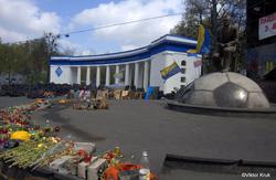 Команда Петра Порошенко и динамовцы совместно восстанавливают центр Киева