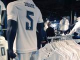 «Реал» вернул в продажу футболки Зинедина Зидана (ФОТО)