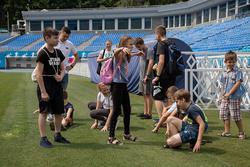 «Динамо» провело екскурсію стадіоном для внутрішньо переміщених дітей