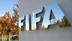 Изобретатель исчезающего спрея хочет отсудить у ФИФА 100 млн долларов