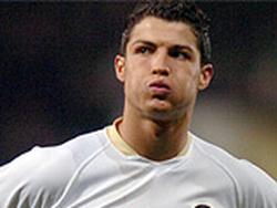 Официально. "МЮ" принял предложение "Реала" продать Роналду