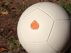 Стартовали продажи светящегося футбольного мяча