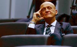 Колліна продовжує замінювати правила футболу своїми інструкціями?