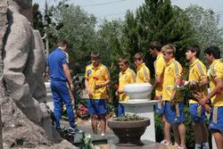 Игроки молодежной сборной почтили память Валерия Лобановского