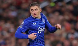 Миколенко получил желтую карточку в матче за «Эвертон» за споры с арбитром, но вошел в ТОП-3 своей команды по оценкам