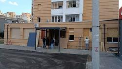 Директор ДЮФСШ «Металіст 1925»: «Повилітали вікна, двері. Мій кабінет повністю засипаний склом»