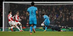 Месси в игре с «Арсеналом» забил 10 000-й гол «Барселоны» в официальных турнирах