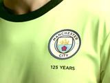 Зинченко презентовал желто-розовую форму «Манчестер Сити» (ВИДЕО)