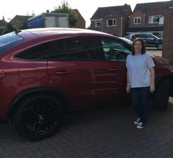 Нападающий «Уотфорда» подарил своей матери новенький BMW X5 (ФОТО)