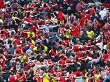 Фанаты «Арсенала» издевались над нищими в Барселоне