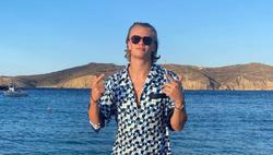 Холанд закатил вечеринку на €500 тысяч: больше половины ушло на шампанское, официант получил космические чаевые