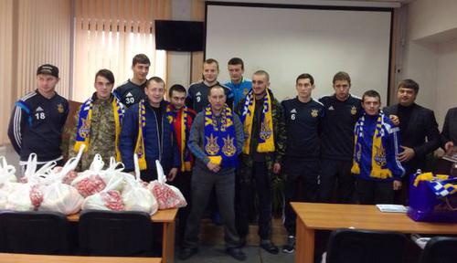 Игроки сборной Украины посетили военный госпиталь во Львове (ФОТО) 