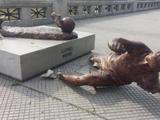Статую Месси вновь разрушили в Буэнос-Айресе (ФОТО)