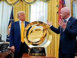 Дональд Трамп розповів, що оригінальний трофей Клубного чемпіонату світу залишився в Овальному кабінеті