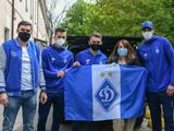 Футболисты «Динамо» передали помощь бойцам АТО в военном госпитале (ВИДЕО)