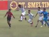В Индонезии футболисты избили арбитра за пенальти на 90-й минуте (ВИДЕО)