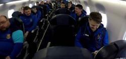 Сборная Украины улетела в Австрию: чем занимались игроки в самолете (ВИДЕО)