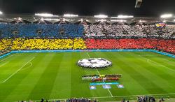 На матче «Шахтер» — «Реал» в Варшаве впечатляющий перфоманс на трибунах в поддержку Украины (ФОТО, ВИДЕО)